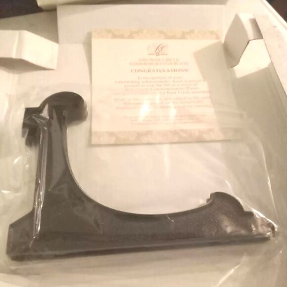 2003 Avon Rose Circle Collectable Award Plate - Picture 4 of 4